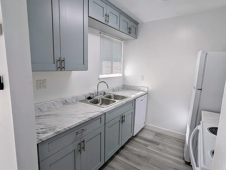 Kenwal Apartments — Photo 11
