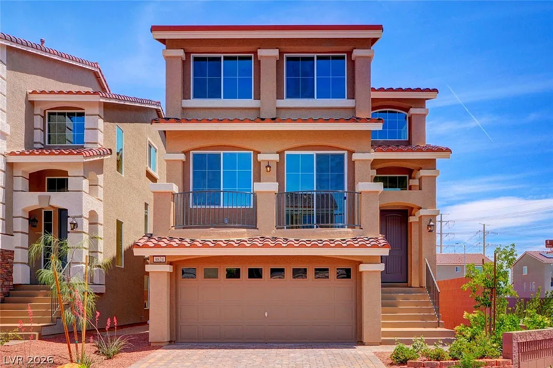 5 bed, 3.5 bath, 3065 sqft, $2,725 — Photo 2