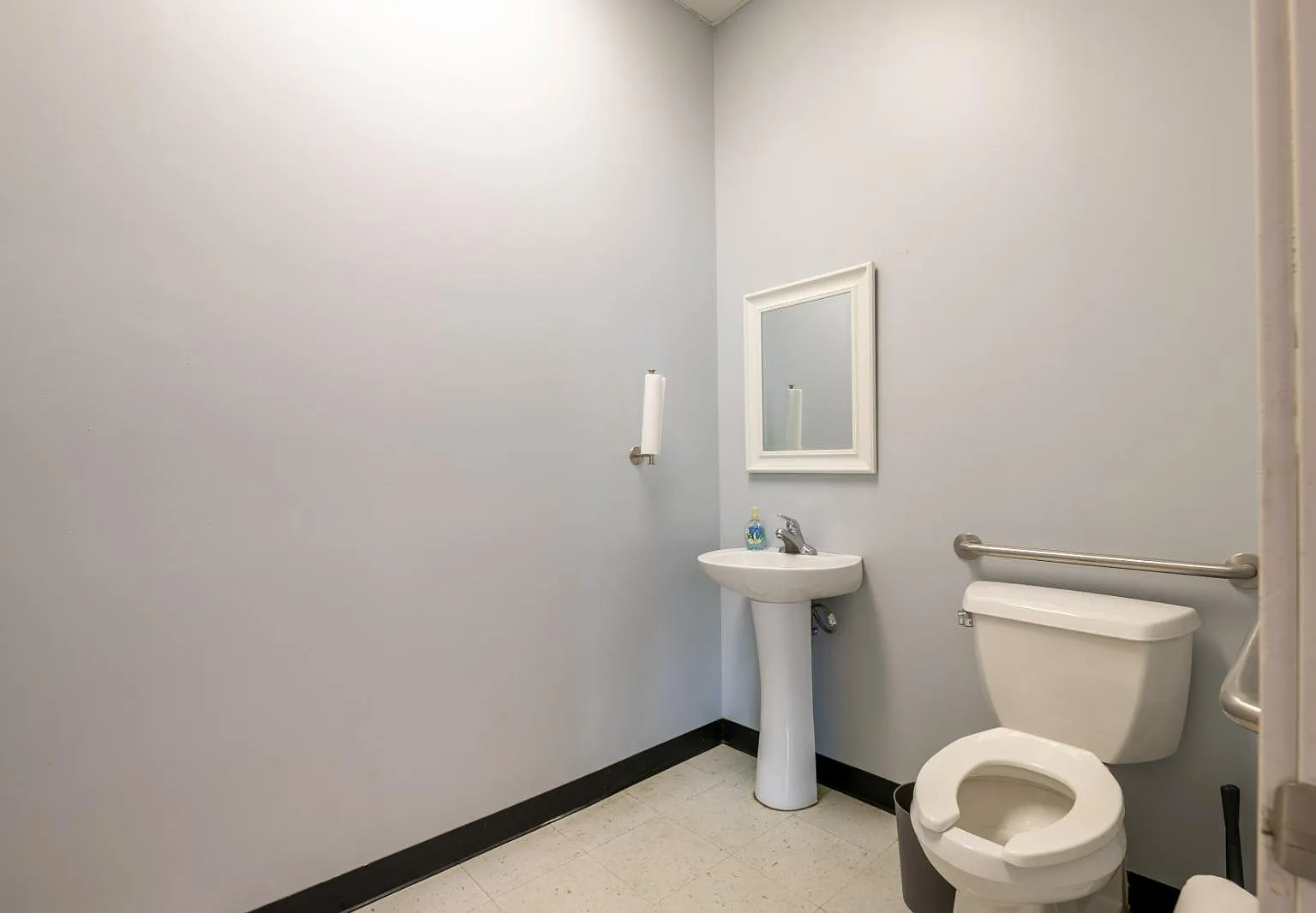 Studio, 3750 sqft, $5,194 — Photo 1