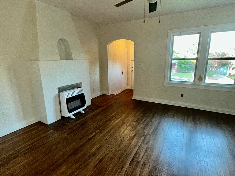 1716 S Saint Louis Ave — Photo 2
