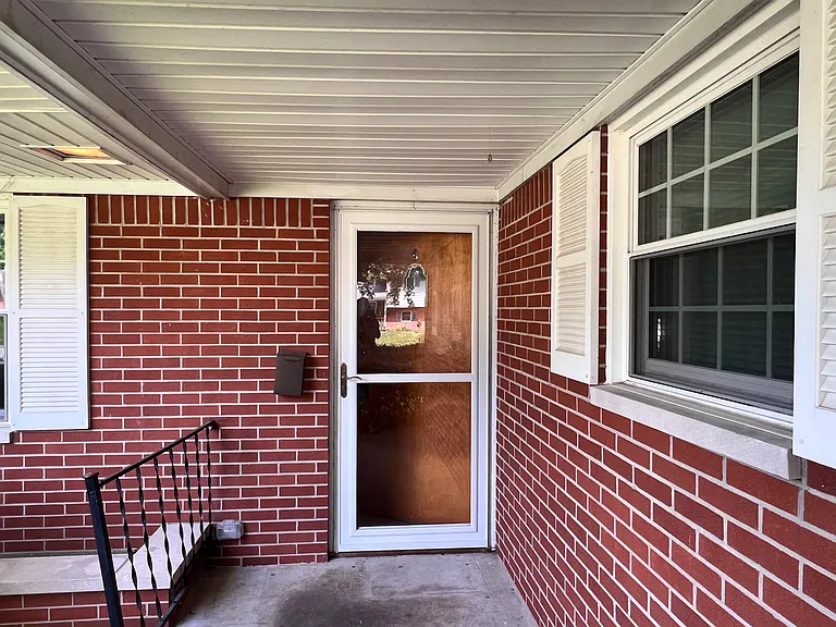 8141 Valley Estates Dr — Photo 23