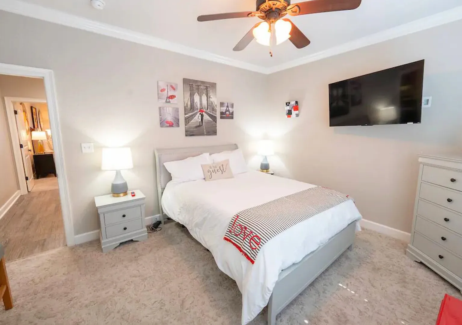 4 bed, 2840 sqft, $5,200 — Photo 2