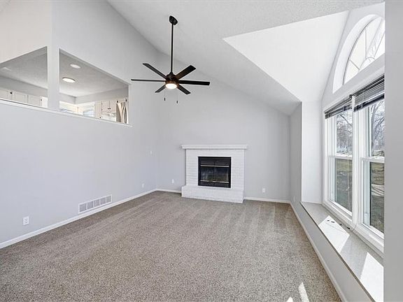 4th image of 15749 Horton St
