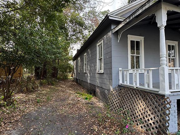 3rd image of 1058 DYAL Street