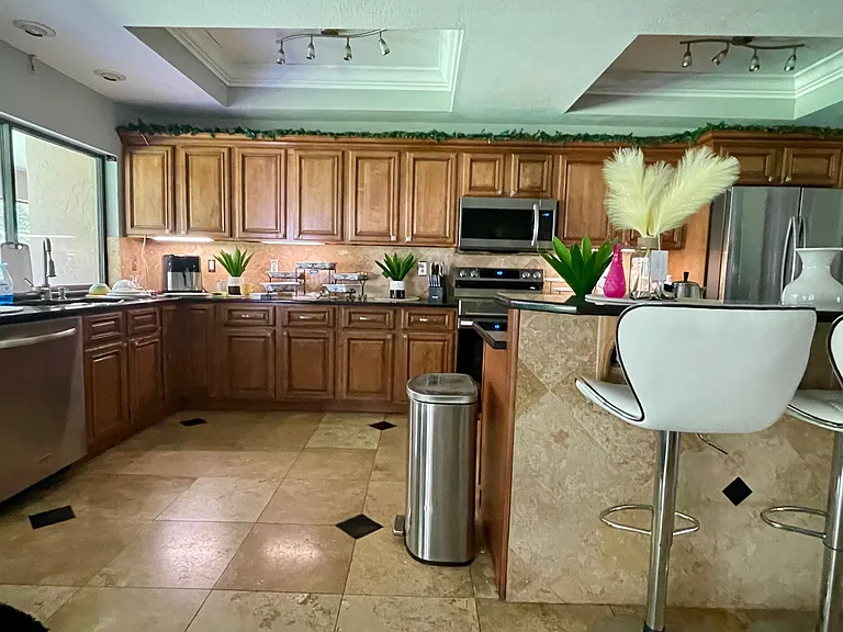 1102 S Sugartree Dr — Photo 12