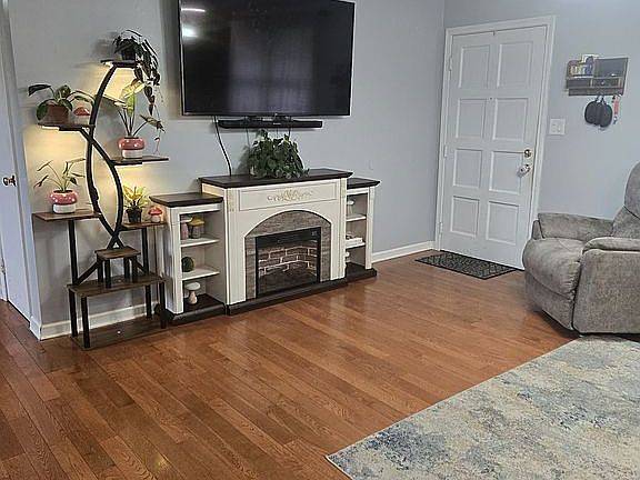 3rd image of 112 Reed Pl
