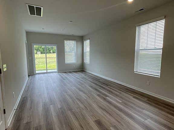4th image of 464 Alcott Way
