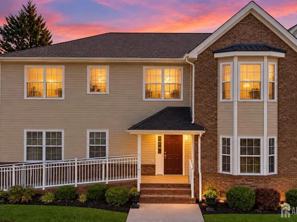 189 Sunshine Dr, Piscataway, NJ 08854