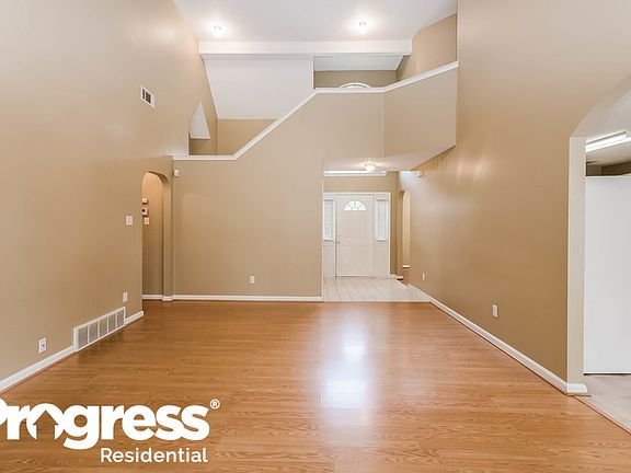 2nd image of 215 Oaks Edge