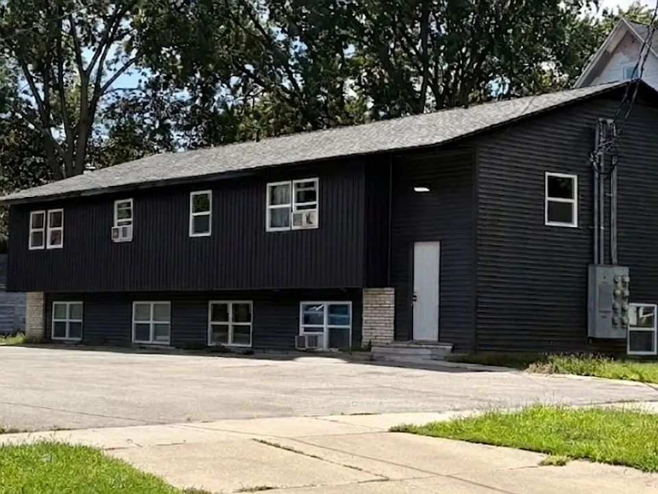 709 W 3rd St
