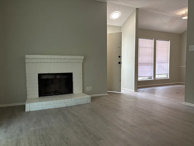 6114 W Mount Houston Rd #D — Photo 2
