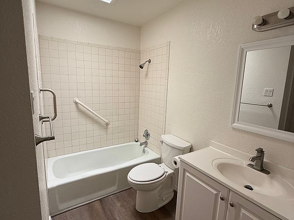 3rd image of 2923 Wedgewood Dr #1