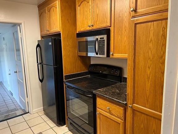 3rd image of 2661 Park Hills Dr
