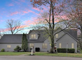 2 Forest Glen Dr, Belleville, IL 62223