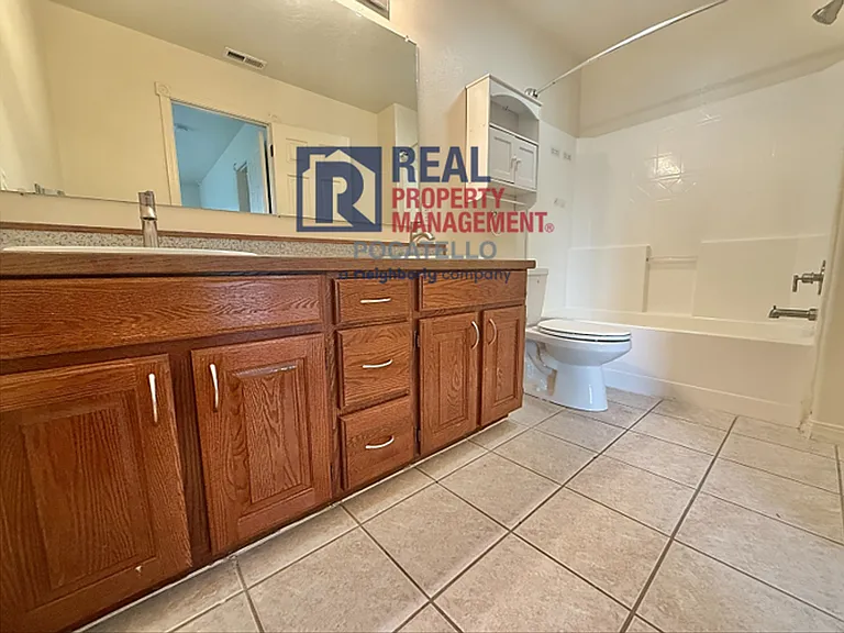 4734 & 4736 Heidi Ct — Photo 18
