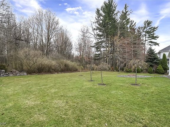 3rd image of 1047 Arrowhead Dr