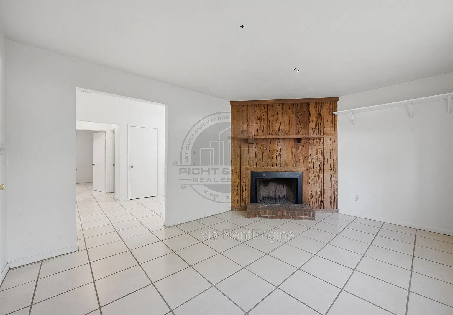 2 bed, 1.0 bath, 896 sqft, $1,100 — Photo 2