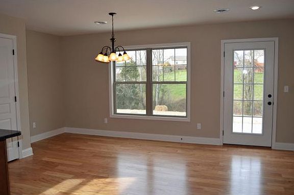 4th image of 2103 Meadow Creek Ln