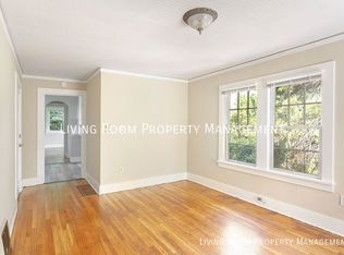 3915 S Corbett Ave APT 4, Portland, OR 97239