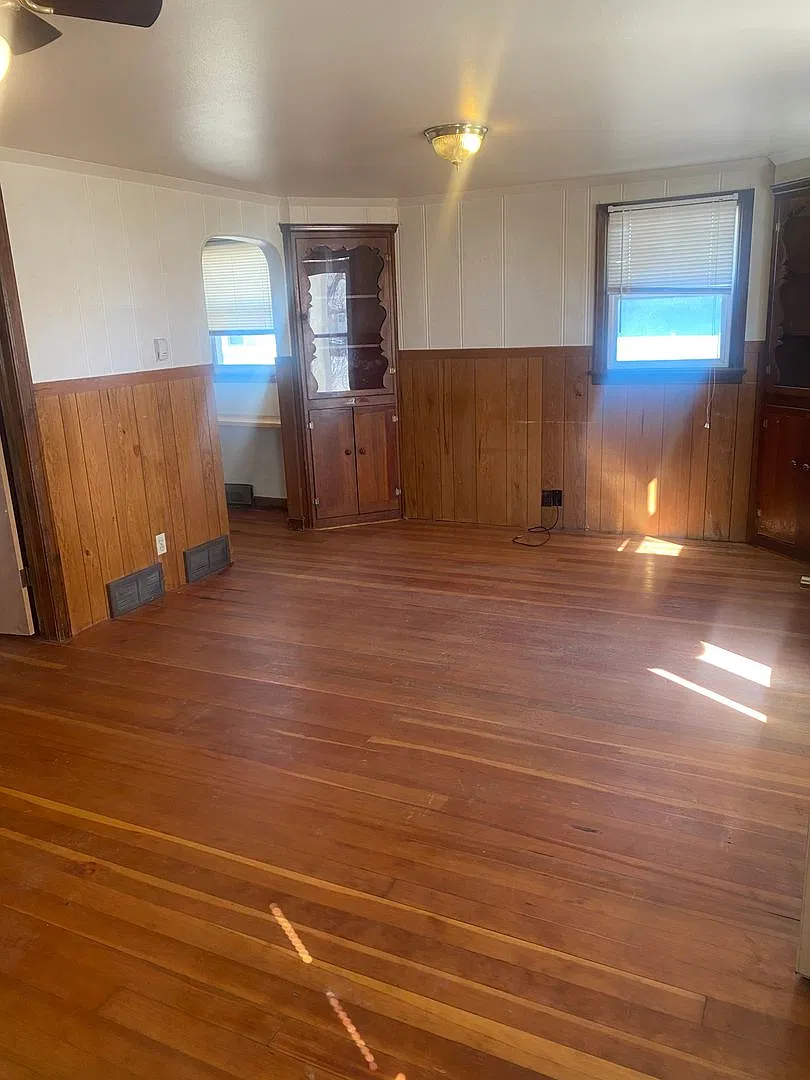 2 Bedroom Home For Rent — Photo 4