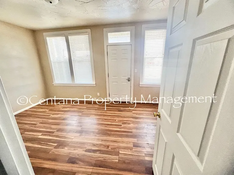 1018 -1020 Maryland — Photo 10