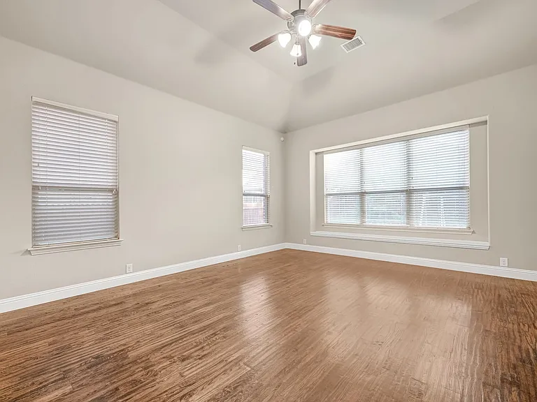 2412 Kemerton Dr — Photo 14