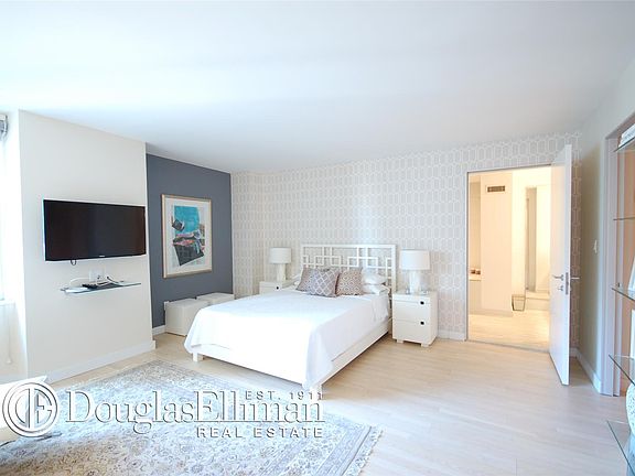 4th image of 322 W 57th St APT 31K1
