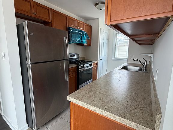 5th image of 70 McLaughlin St Floor 2