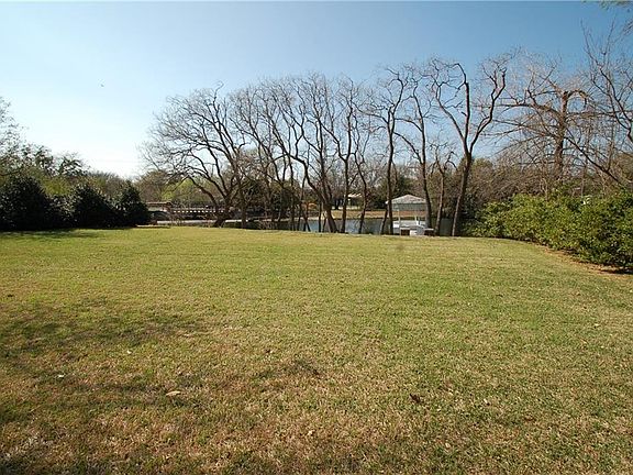 3rd image of 626 Kirby Ln