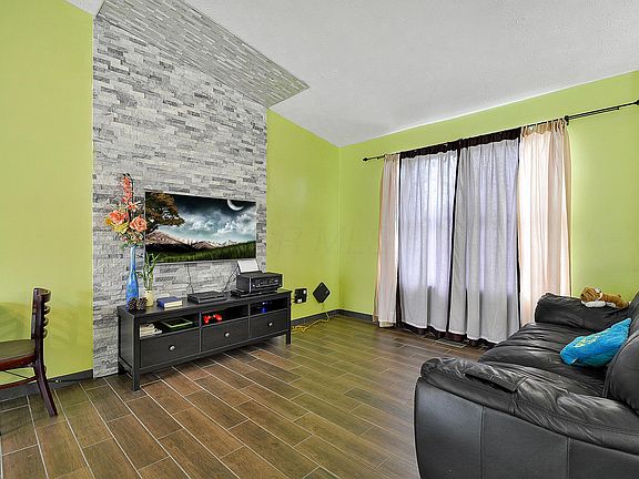 3rd image of 7692 Whitneyway Dr
