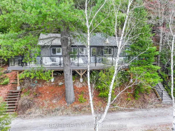 1129 Lakeshore Rd, Highlands East, ON K0M 1R0