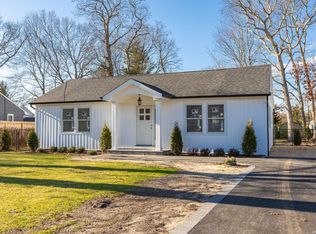 38 Pequot Ln, East Islip, NY 11730