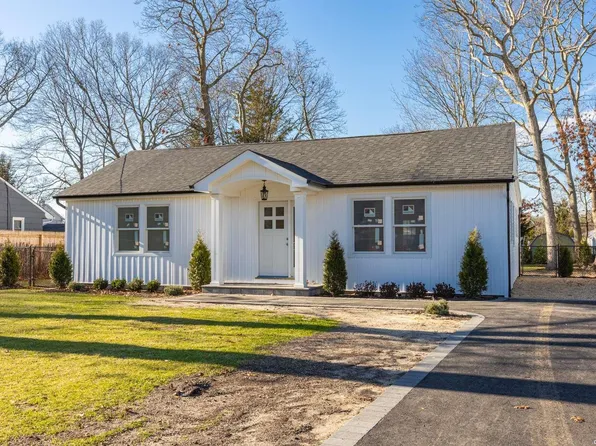 38 Pequot Lane, East Islip, NY 11730
