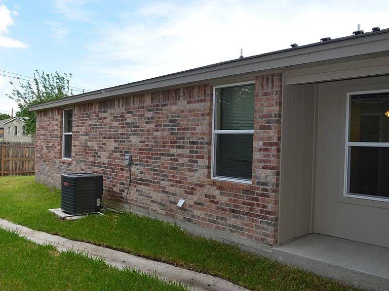 1421 Hopi Trl — Photo 18