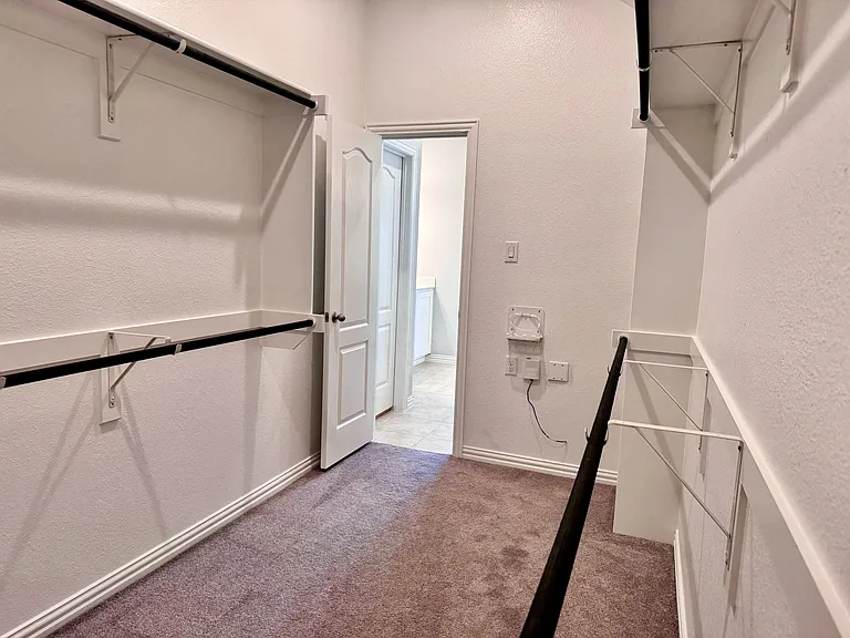 447 Prairie View Dr — Photo 29