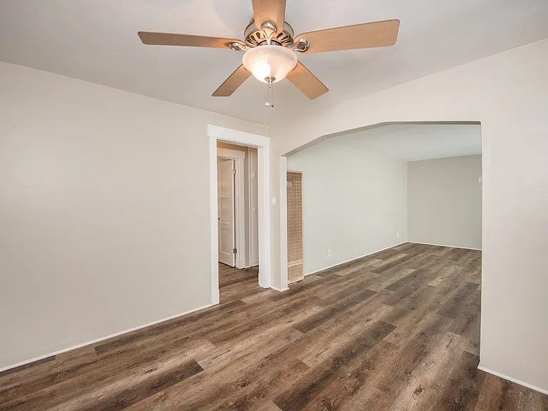224 Frankfort Ave — Photo 9