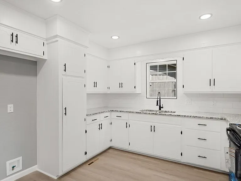 2108 Boston St — Photo 11
