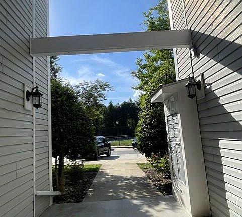 2nd image of 10022 Vanderbilt Cir #3-13