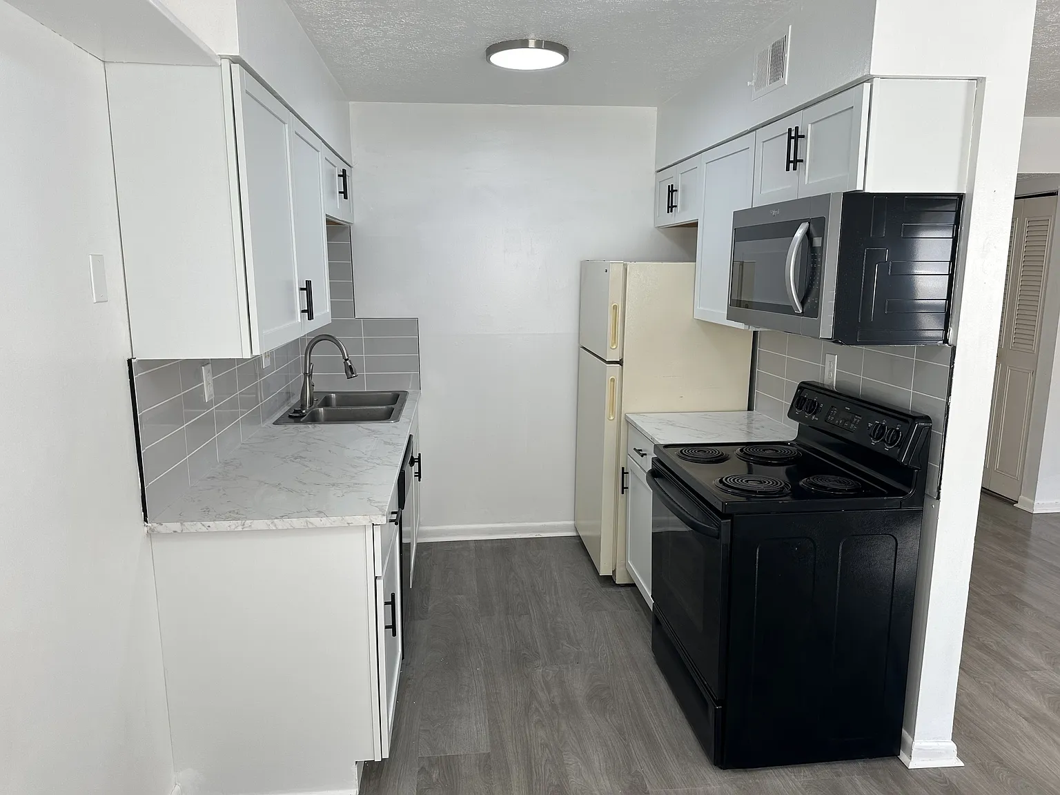 2 bed, 800 sqft, $995 — Photo 1