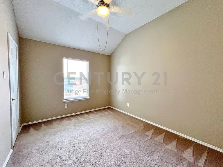 7700 Glenoaks Dr — Photo 17