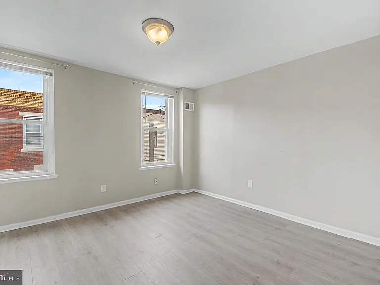 2340 S Hutchinson St — Photo 27