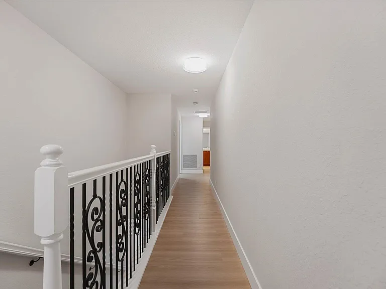 10731 Ivanhoe Ln — Photo 19
