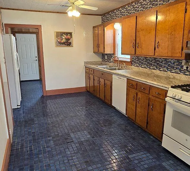 417 E Jack St — Photo 7