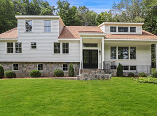 18 Brandon Dr, Mount Kisco, NY 10549