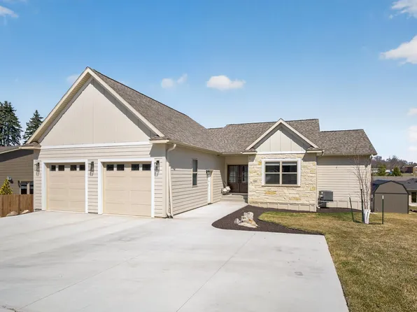 428 8th St SW, Pine Island, MN 55963