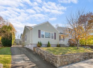 243 Oak Grove Ave, Fall River, MA 02723