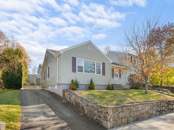 243 Oak Grove Ave, Fall River, MA 02723