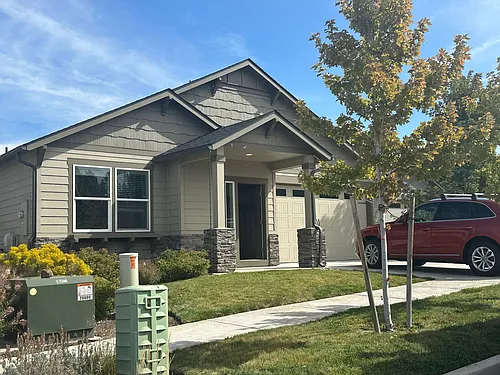 1758 NE Janice Way Photo 1