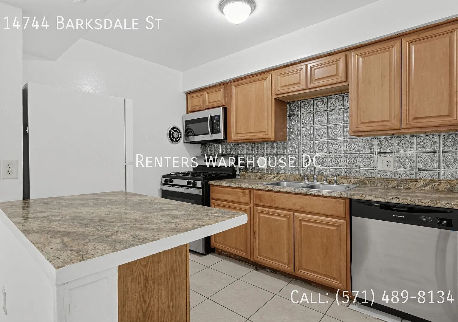 Updated 3BR Townhome with Private Fenced Yard in Woodbridge — Photo 4