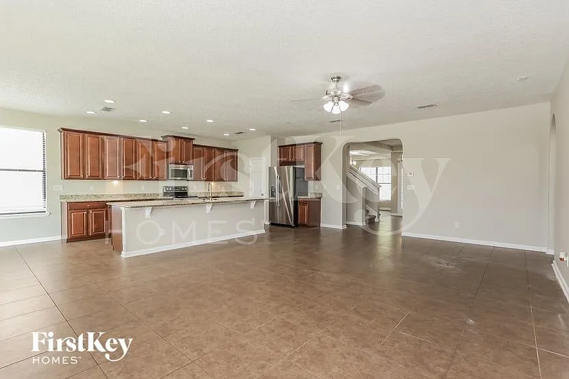 4 bed, 3.0 bath, 2983 sqft, $2,580 — Photo 4